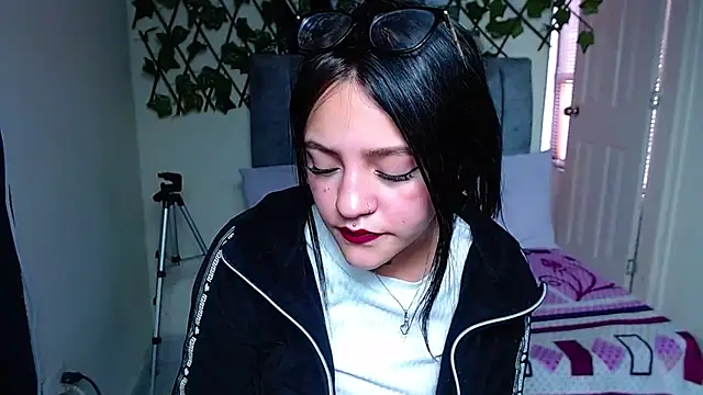 Violettasquirt live cam on StripChat