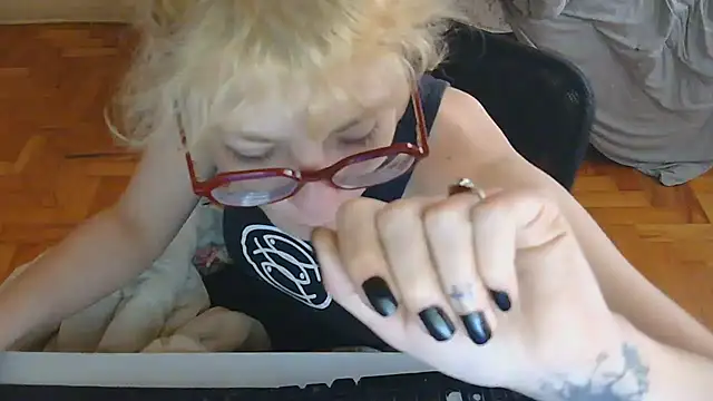 BlondieTami live cam on StripChat