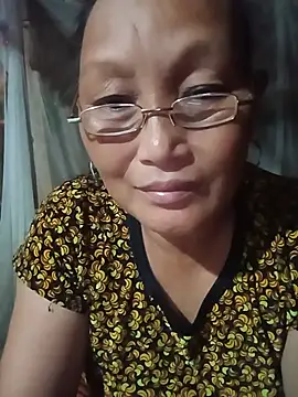 Juhi_09 live cam on StripChat