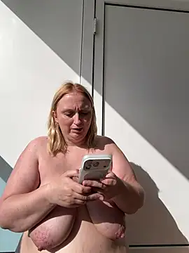 BBW_Nora