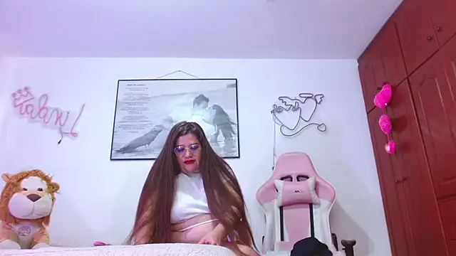 Amelie_Rousell live cam on StripChat