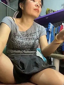 Ivy_Trix2 live cam on StripChat