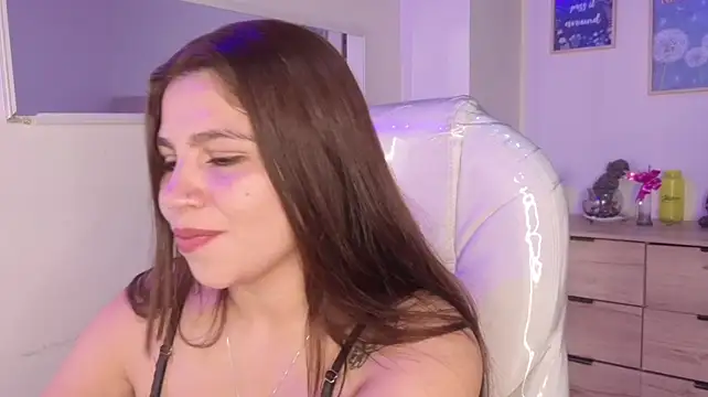 bluee_hazell live cam on StripChat