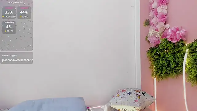 Mikasa_Horny live cam on StripChat