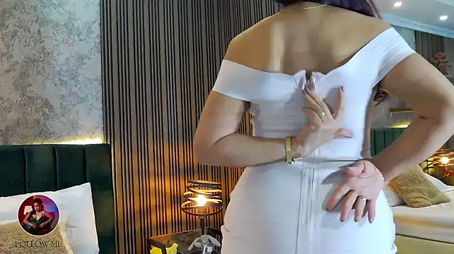 MonicaMoret live cam on StripChat