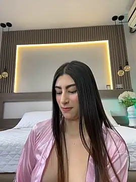 evelyn_hills live cam on StripChat