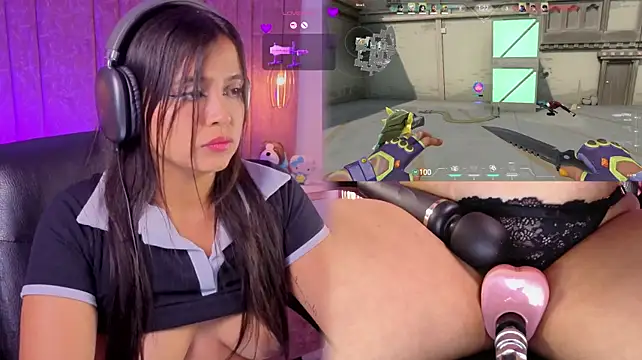 LuciaReid live cam on StripChat