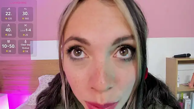 AshleyBenoitt live cam on StripChat