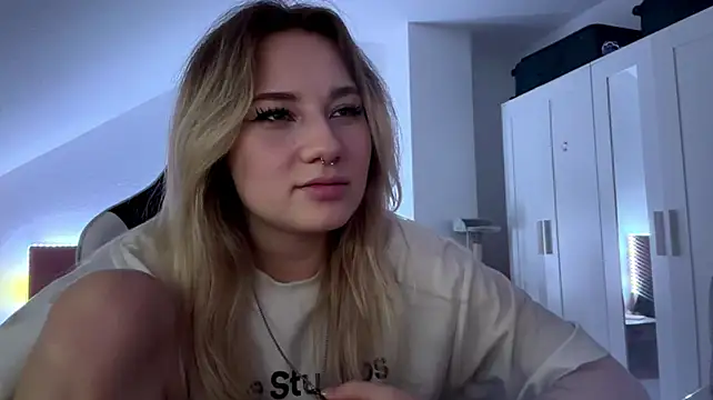 tutsiecutie live cam on StripChat