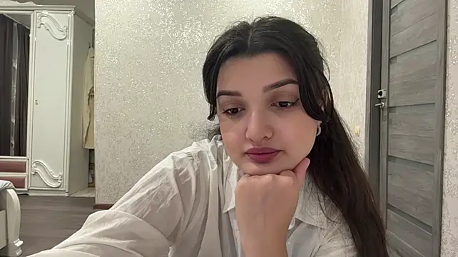 IzzabelSun live cam on StripChat
