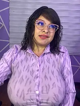 MiiaaJoness webcam