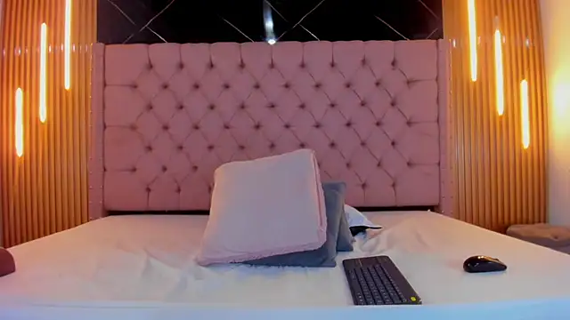 AinaPink live cam on StripChat
