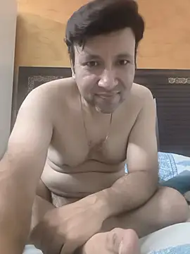 13hornyy webcam