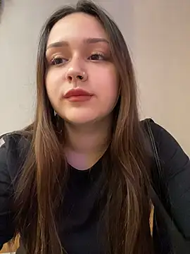 evelynfly (F teen) - Show tits and tongue