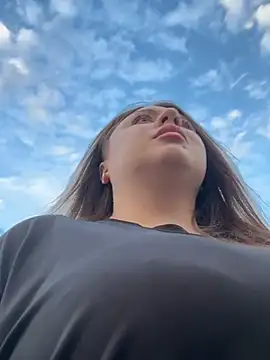 Sara_Hug live sex cam