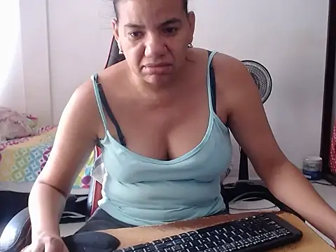 Adriana_0312 webcam