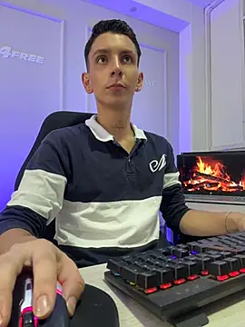 Liam_Fiire live cam on StripChat