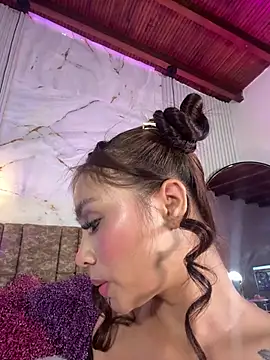 KENNIA_SWEETIEE live cam on StripChat