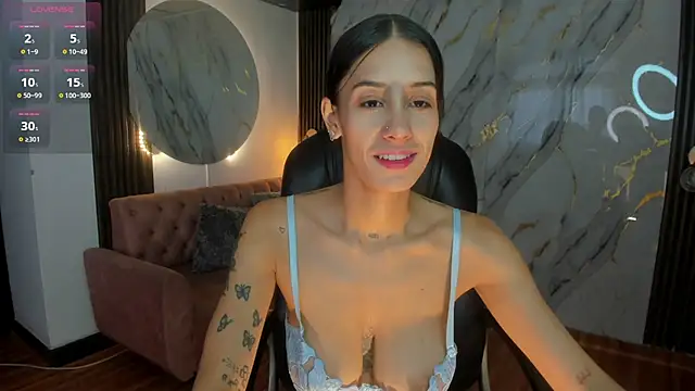 Meghancooper live cam on StripChat
