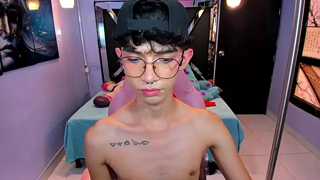 LiamHeatx live cam on StripChat