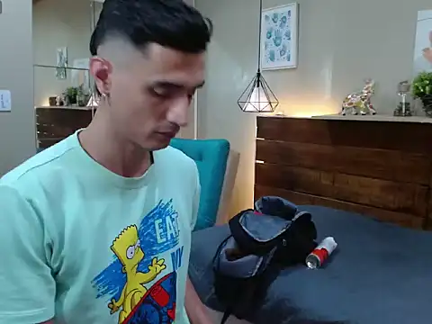 FelipeFriendly live cam on StripChat