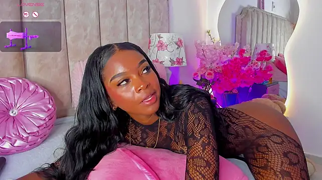 ShanelWest live cam on StripChat