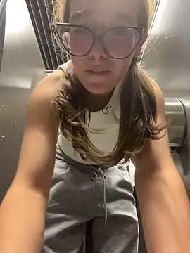 MilliWish live sex cam