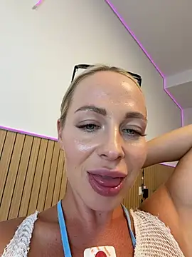 streetdoll webcam