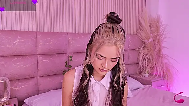 HannaRhodes live cam on StripChat