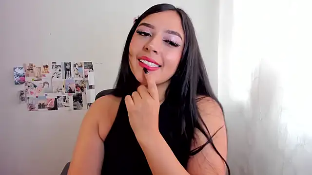 Conie_Squirtt live cam on StripChat