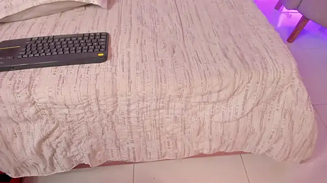 Elizabeth_rochee live cam on StripChat