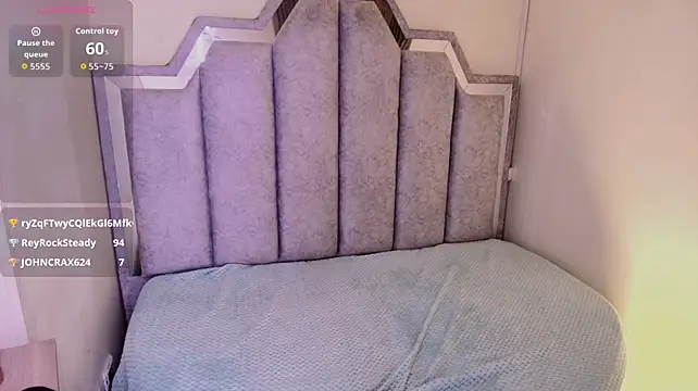 Violett_Cinnamon live cam on StripChat