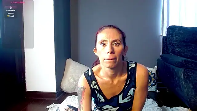 Loren_queen_ live cam on StripChat