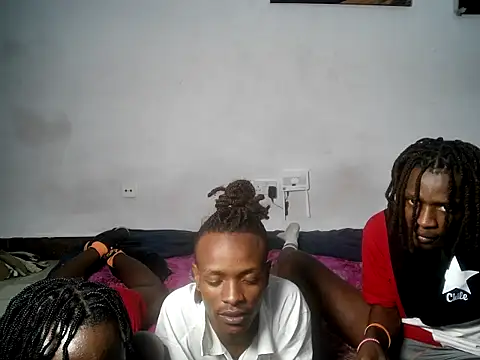 threemanias live cam on StripChat