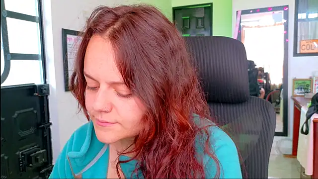 Scarletleon77 live cam on StripChat