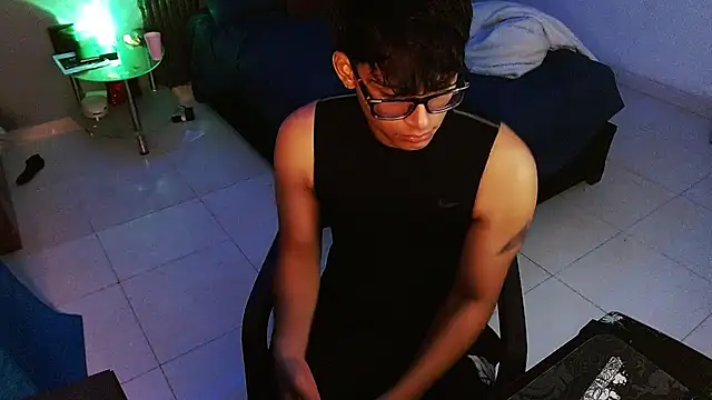 Mr_yisuzz live cam on StripChat