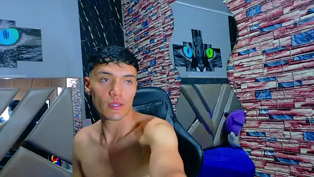 Aron_Darkx live cam on StripChat