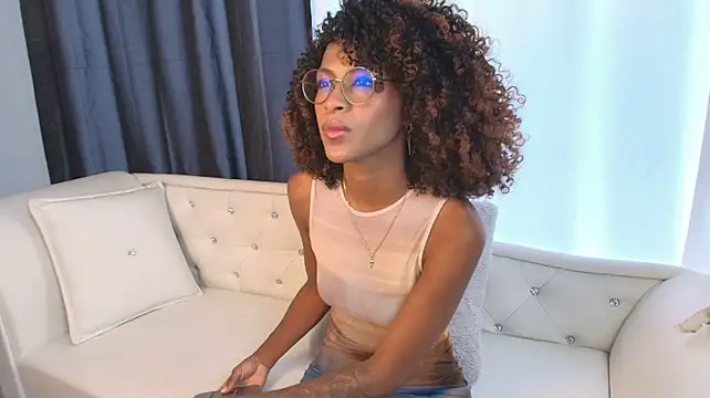 NaomiClay live webcam