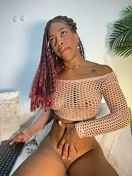LucianaM_13 live webcam