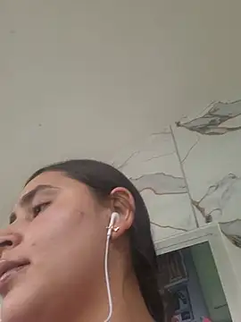 Kimhudson7 live cam on StripChat