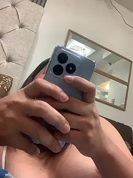 blare_Monica webcam