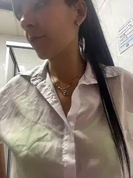 LuxeBrunetteXXX webcam