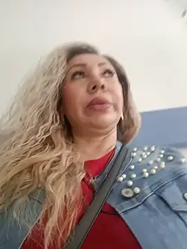 coral_smitth live cam on StripChat