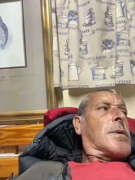 GeldenKuy live cam on StripChat