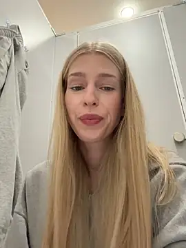 kira_mia webcam