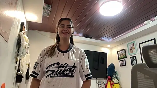 jeffiekilian (F young) - Play with my Shirt and show a bit
