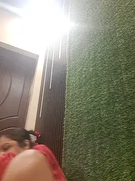 shanvii (F milf) - Split on boobs