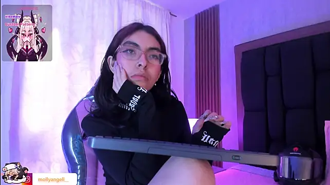 molly_a (F young) - Show Pretty Tits + Spit Tits