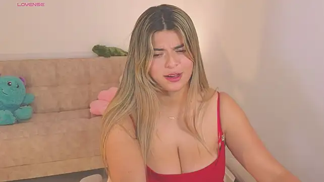 Thamy_stark live cam on StripChat