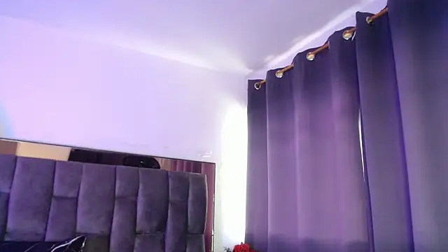 Emily_milfF live cam on StripChat